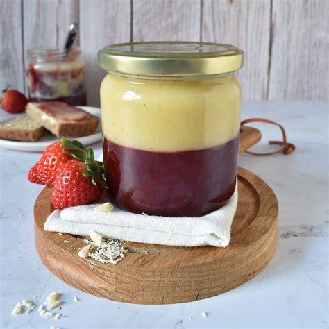 Marmorierter Erdbeer-Schoko-Aufstrich im Glas