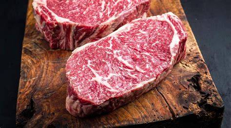 Marmoriertes Rindfleisch (Sashi Beef) mit Schokolade als Futtermittel