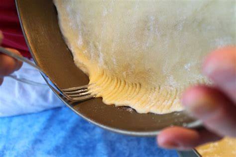Marmorierungsschritt: Gabel im Teig für Swirl