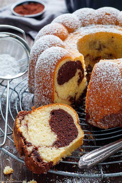 Marmorkuchen auf Kaffeetafel