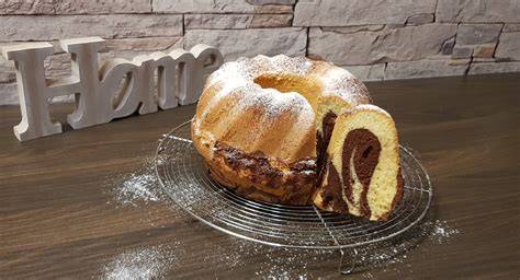 Marmorkuchen im Kranz - fertig dekoriert