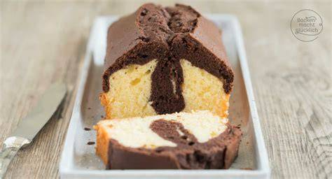 Marmorkuchen mit Quark und Marmormuster in der Kastenform