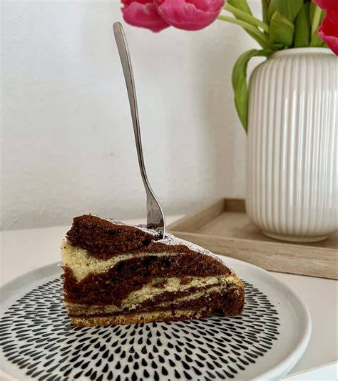 Marmorkuchen mit Zebramuster aufgeschnitten