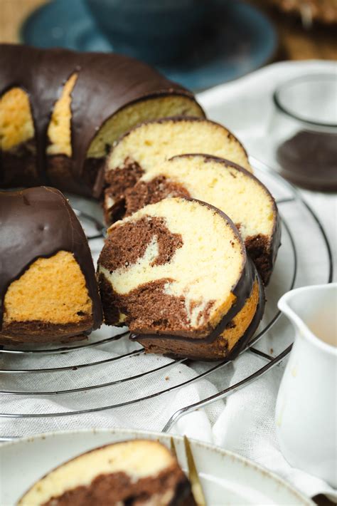 Marmorkuchen mit typischer Marmorierung