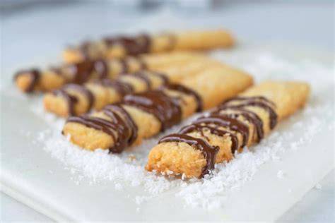 Marokkanische Kekse in Nutella-Cornflakes-Mantel