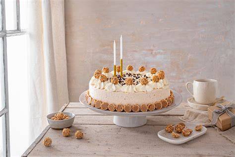 Marshmallow-Deko für das wollige Schaf-Fell auf der Torte