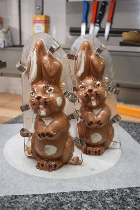 Martin Chiffers mit dem Schoko-Osterhasen