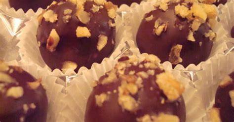 Marzipan‑Walnuss‑Pralinen auf Pralinenrost