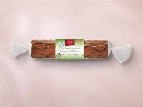 Marzipan Baumstamm aufgeschnitten mit Pistazien