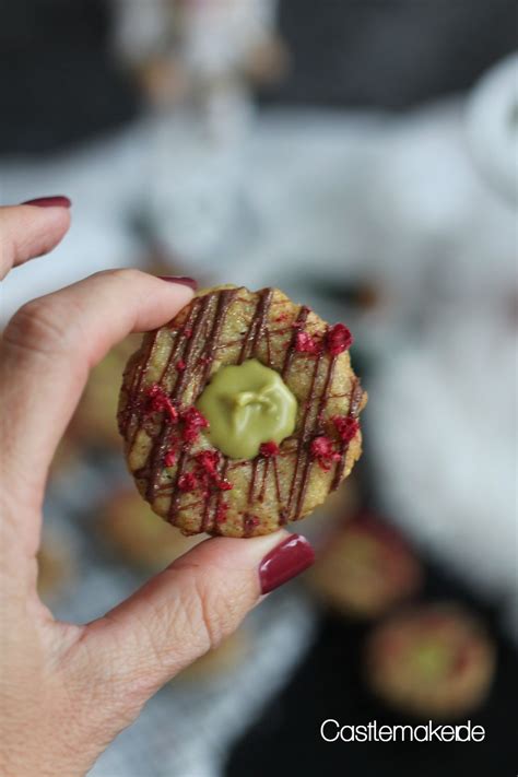 Marzipan Cranberry Pistazien Plätzchen auf Rolle