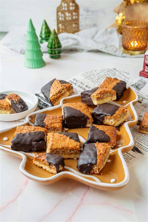 Marzipan Güpfli mit Schokoladenglasur und Mandeln