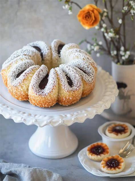 Marzipan Kringel, verschiedene Formen und Marmeladenfüllungen