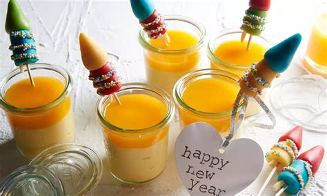 Marzipan Pudding mit Mandarinensoße und Marzipan-Raketen