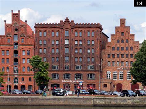 Marzipan Speicher Untertrave mit Blick auf die Altstadt von Lübeck