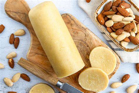 Marzipan luftdicht verpackt im Kühlschrank