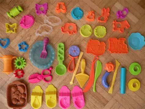 Marzipan-Buchstaben: Werkzeug, Ausstecher, ausgerollte Masse