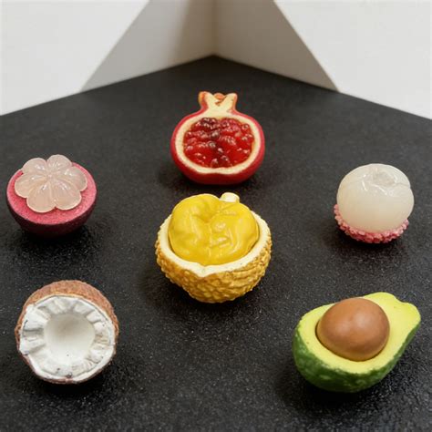Marzipan-Dekorationen: Figuren und Früchte