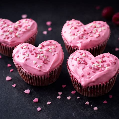 Marzipan-Herz-Deko auf Cupcakes