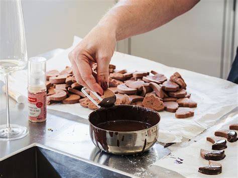 Marzipan-Lebkuchen: Teig-Vorbereitung, Glasieren und Dekorieren auf einen Blick (Infografik)