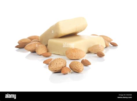 Marzipan-Rohmasse und Endprodukte im Vergleich