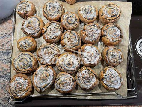 Marzipan-Schnecken auf Backblech