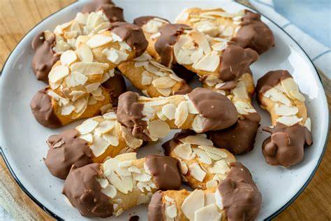 Marzipan-Wölkchen mit Mandeln und Schokolade