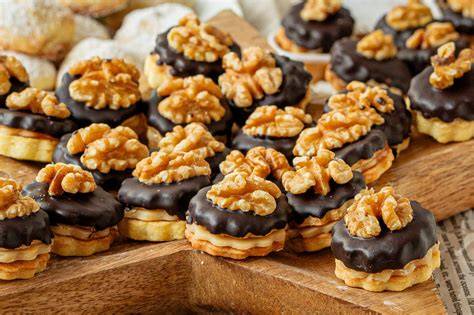 Marzipan-Walnuss-Plätzchen mit Schokolade