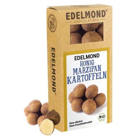 Marzipankartoffeln im Kakaopulver gerollt