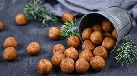 Marzipankartoffeln und Spekulatius-Trüffel, Weihnachtsdekor