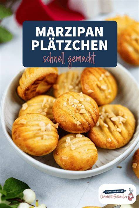 Marzipanplätzchen und festliche Dekorationen