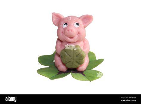 Marzipanschwein auf grünem Kleeblatt
