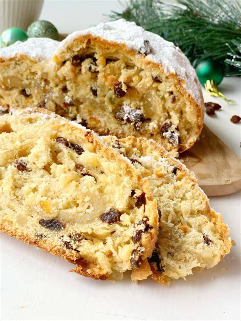 Marzipanstollen und festliches Weihnachtsgebäck
