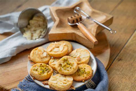 Marzipantaler mit Pistazien-Topping
