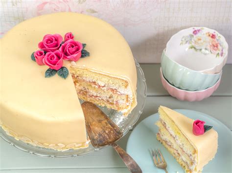 Marzipantorte mit Dekoration