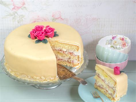 Marzipantorte mit Fondant dekoriert