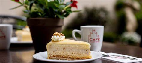 Marzipantorte mit Kaffee im Marzipan-Speicher Café