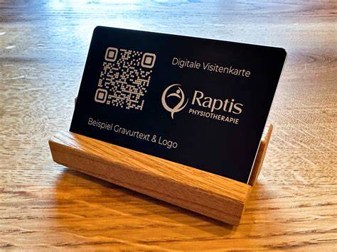 Marzipanwürfel Festtagsserviert und QR-Code zur digitalen Rezeptversion