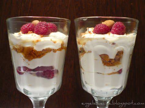 Mascarpone-Amaretto-Creme mit Amarettini