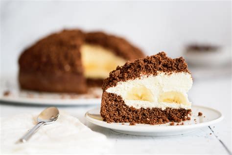 Mascarpone-Creme mit Schokolade auf Schoko Bananen Kuchen
