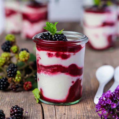 Mascarpone-Joghurt-Creme im Glas