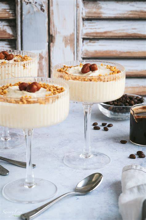 Mascarpone-Kaffee-Creme mit Haselnusskrokant und Amaretto