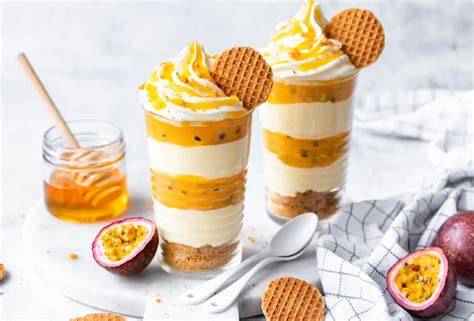 Mascarpone-Maracuja-Dessert mit Keksbodenschicht