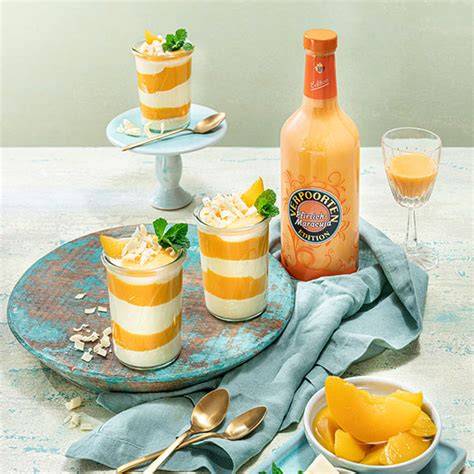 Mascarpone-Pfirsich mit Kuvertüre in Dessertgläsern