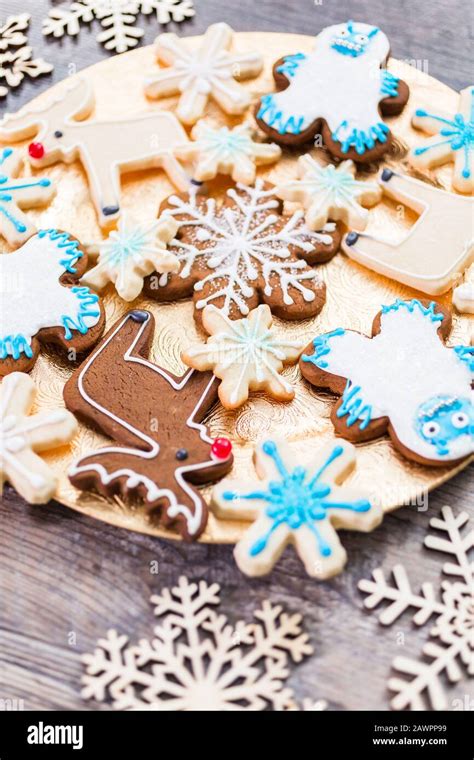 Masken-Kekse mit Royal Icing verziert