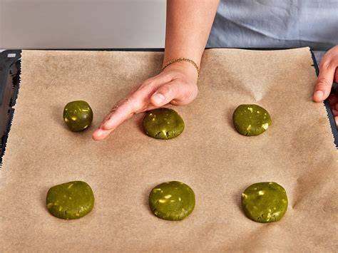Matcha Kekse auf Blech