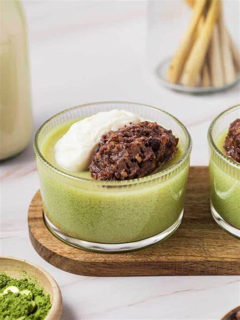 Matcha Pudding mit Sahnehaube