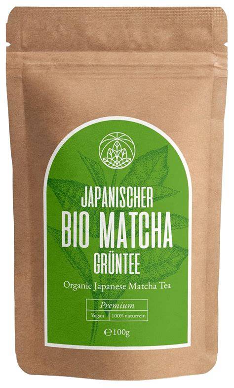 Matcha Pulver, traditioneller Tee und Matcha-Latte im Vergleich