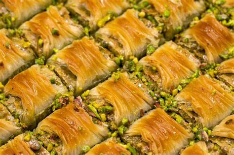 Mediterrane Honig-Desserts: Baklava und Cannoli