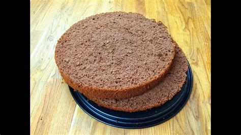 Mehrere Teigvarianten für eine Buchtorte: Schoko, Nuss, Biskuit