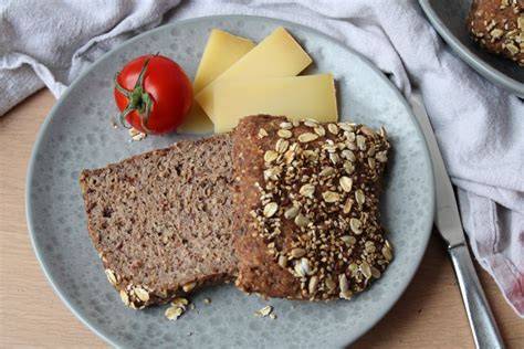 Mehrkornbrötchen mit Saaten und glutenfreien Mehlen